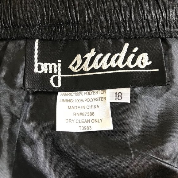 BMJ Studio Black Skirt Size 18 Crinkle Straight Modest Midi - Picture 5 of 5